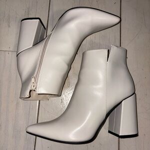 Qupid White Ankle Booties Size 9